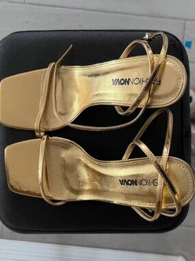 Fashion nova brand new size 8 1/2